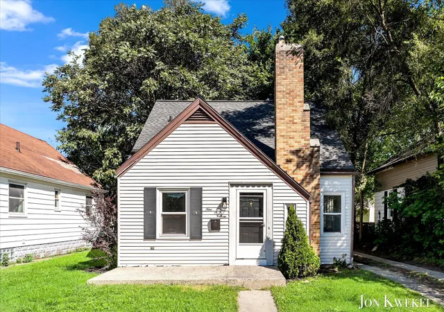 Photo 1 of Sale Pending at 903 Griggs St Se, Grand Rapids, MI 49507 | MLS# 71026047633 | Listing updated on 2026-09-14