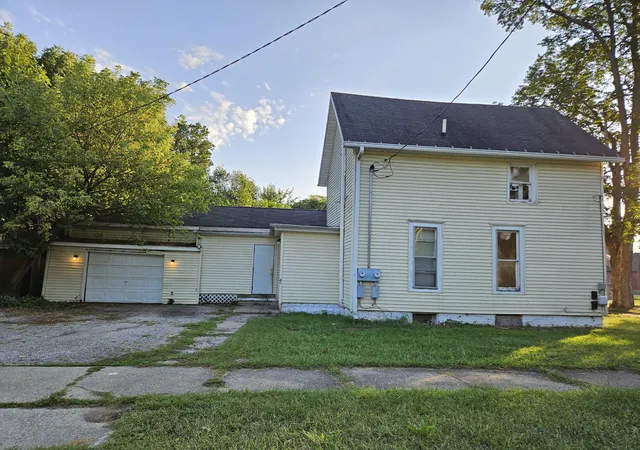 Photo 2 of Multi family home for sale at 122 Oak St, Dowagiac, MI 49047 | MLS# 69026047636 | Listing updated on 2026-09-14