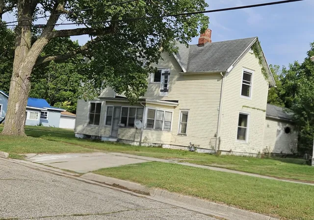 Photo 3 of Multi family home for sale at 122 Oak St, Dowagiac, MI 49047 | MLS# 69026047636 | Listing updated on 2026-09-14