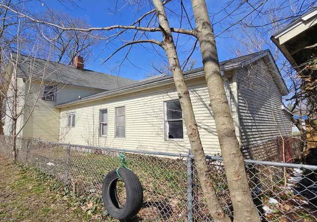 Listing Photo 4 - Condo for sale in building located at 122 Oak St, Dowagiac, MI 49047