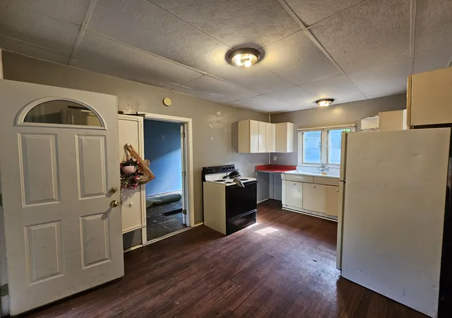 Listing Photo 5 - Condo for sale in building located at 122 Oak St, Dowagiac, MI 49047