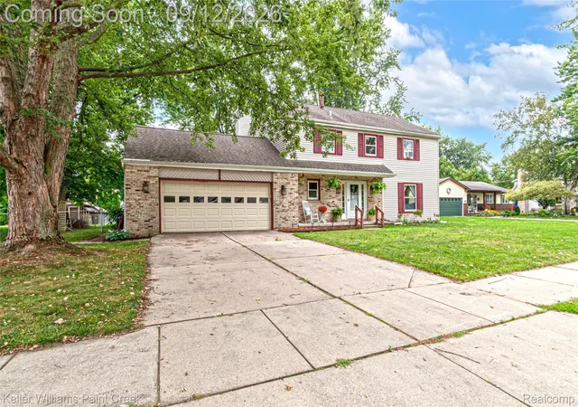 Photo 3 of Single family home for sale at 685 Cardinal Dr, Marysville, MI 48040 | MLS# 20261072230 | Listing updated on 2026-09-12
