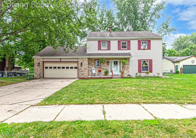 Photo 3 of Single family home for sale at 685 Cardinal Dr, Marysville, MI 48040 | MLS# 20261072230 | Listing updated on 2026-09-12