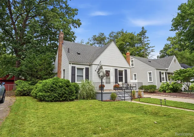 Photo 2 of Single family home for sale at 1027 N Vermont Ave, Royal Oak, MI 48067 | MLS# 20261072233 | Listing updated on 2026-09-13