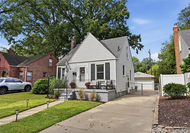 Photo 3 of Single family home for sale at 1027 N Vermont Ave, Royal Oak, MI 48067 | MLS# 20261072233 | Listing updated on 2026-09-13