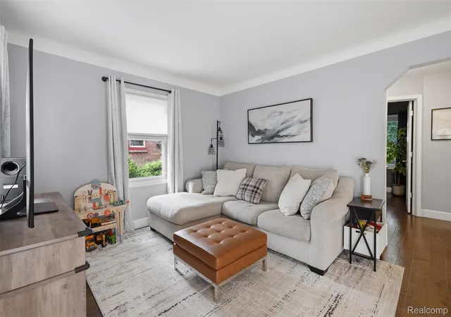 Photo 3 of Single family home for sale at 1027 N Vermont Ave, Royal Oak, MI 48067 | MLS# 20261072233 | Listing updated on 2026-09-20