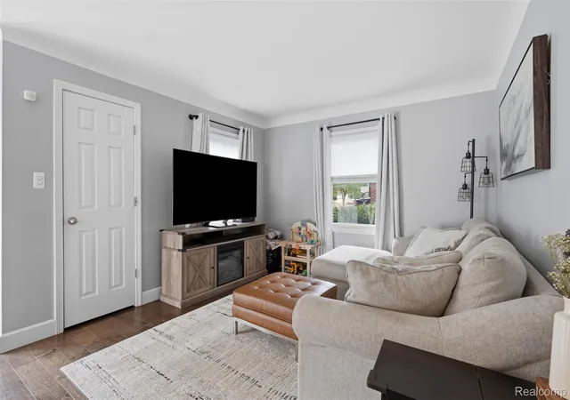 Photo 4 of Single family home for sale at 1027 N Vermont Ave, Royal Oak, MI 48067 | MLS# 20261072233 | Listing updated on 2026-09-20