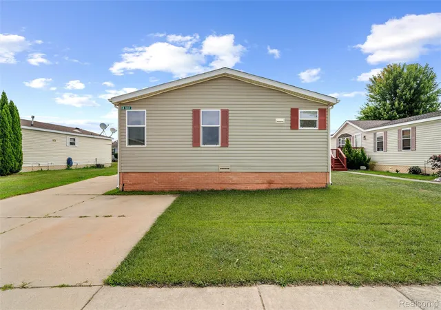 Photo 2 of Single family home for sale at 885 Tanner Landing, Monroe, MI 48161 | MLS# 20261072235 | Listing updated on 2026-09-09
