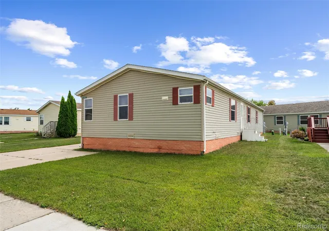 Photo 3 of Single family home for sale at 885 Tanner Landing, Monroe, MI 48161 | MLS# 20261072235 | Listing updated on 2026-09-09