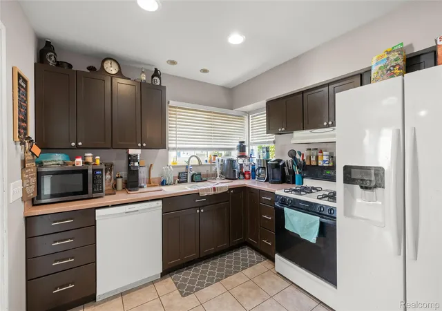 Photo 4 of Single family home for sale at 23421 Allor St, Saint Clair Shores, MI 48082 | MLS# 20261072243 | Listing updated on 2026-09-09