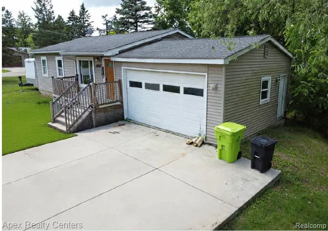 Photo 1 of Single family home for sale at 10530 Parshall Ave, White Lake, MI 48386 | MLS# 20261072245 | Listing updated on 2026-09-11