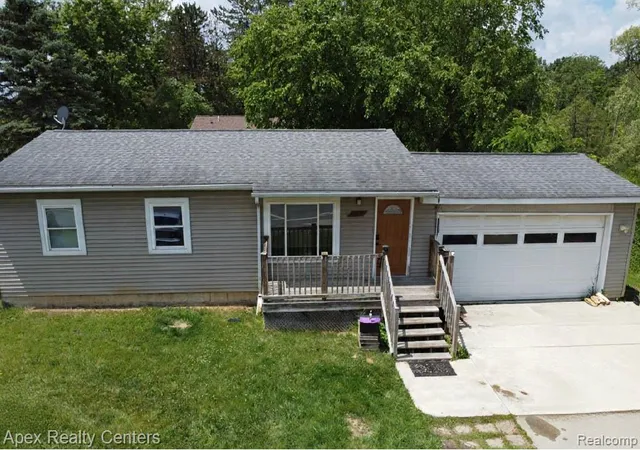 Photo 2 of Single family home for sale at 10530 Parshall Ave, White Lake, MI 48386 | MLS# 20261072245 | Listing updated on 2026-09-11