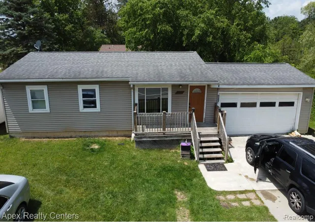 Photo 3 of Single family home for sale at 10530 Parshall Ave, White Lake, MI 48386 | MLS# 20261072245 | Listing updated on 2026-09-11
