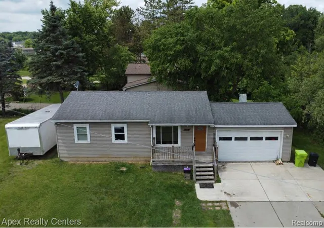 Photo 4 of Single family home for sale at 10530 Parshall Ave, White Lake, MI 48386 | MLS# 20261072245 | Listing updated on 2026-09-11