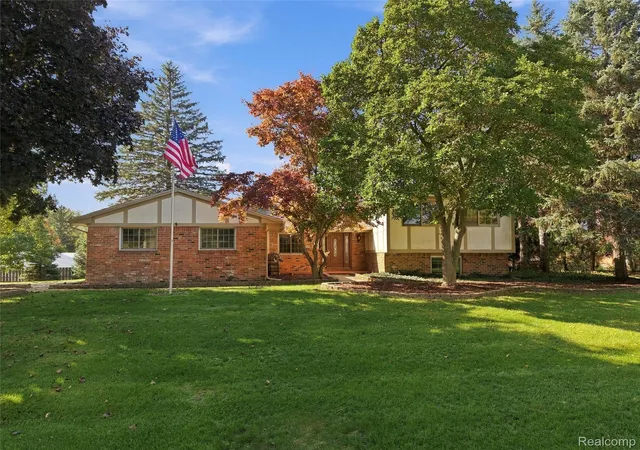 Photo 1 of Single family home for sale at 5150 Glengate Rd, Rochester, MI 48306 | MLS# 20261072246 | Listing updated on 2026-10-11