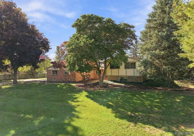 Photo 2 of Single family home for sale at 5150 Glengate Rd, Rochester, MI 48306 | MLS# 20261072246 | Listing updated on 2026-10-11