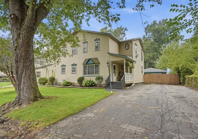 Photo 3 of Single family home for sale at 21860 Fenster St, Belleville, MI 48111 | MLS# 20261072249 | Listing updated on 2026-10-13