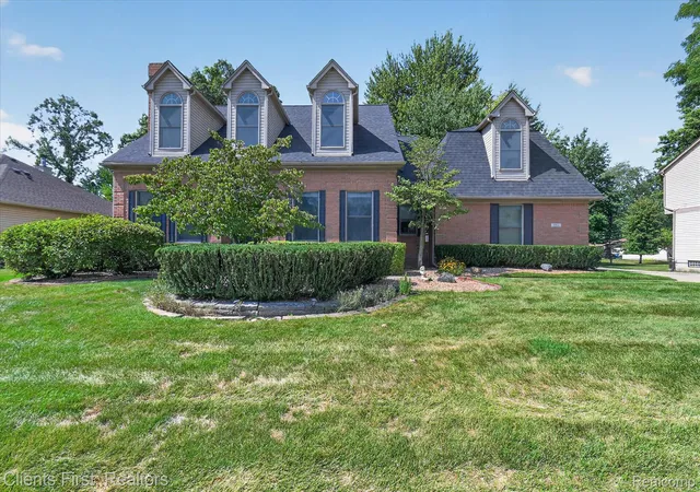 Photo 2 of Single family home for sale at 2912 Tanglewood Dr, Wayne, MI 48184 | MLS# 20261072256 | Listing updated on 2026-09-11