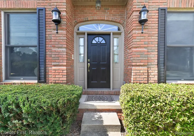 Photo 4 of Single family home for sale at 2912 Tanglewood Dr, Wayne, MI 48184 | MLS# 20261072256 | Listing updated on 2026-09-11