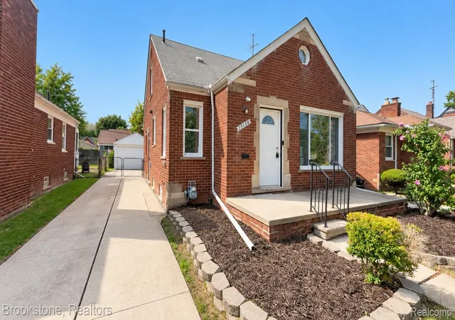 Photo 1 of Single family home for sale at 19159 Mallina St, Grosse Pointe, MI 48236 | MLS# 20261072258 | Listing updated on 2026-09-15