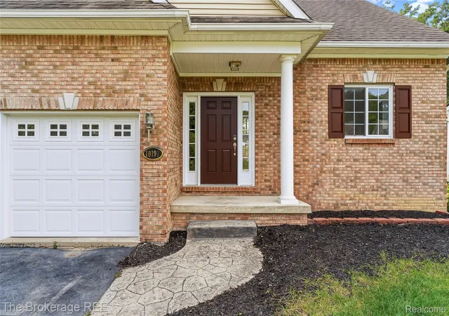 Photo 3 of Single family home for sale at 10199 Edgewood Dr, Grand Blanc, MI 48439 | MLS# 20261072264 | Listing updated on 2026-09-13