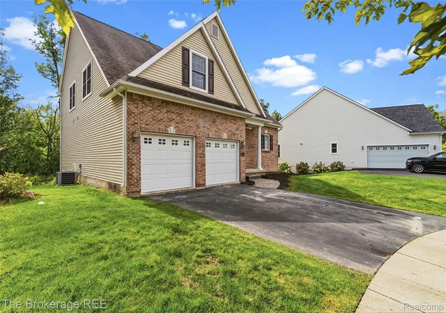 Photo 4 of Single family home for sale at 10199 Edgewood Dr, Grand Blanc, MI 48439 | MLS# 20261072264 | Listing updated on 2026-09-13