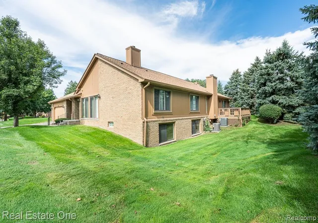 Photo 1 of Sale Pending at 2130 London Brg Dr, Rochester, MI 48307 | MLS# 20261072263 | Listing updated on 2026-09-14