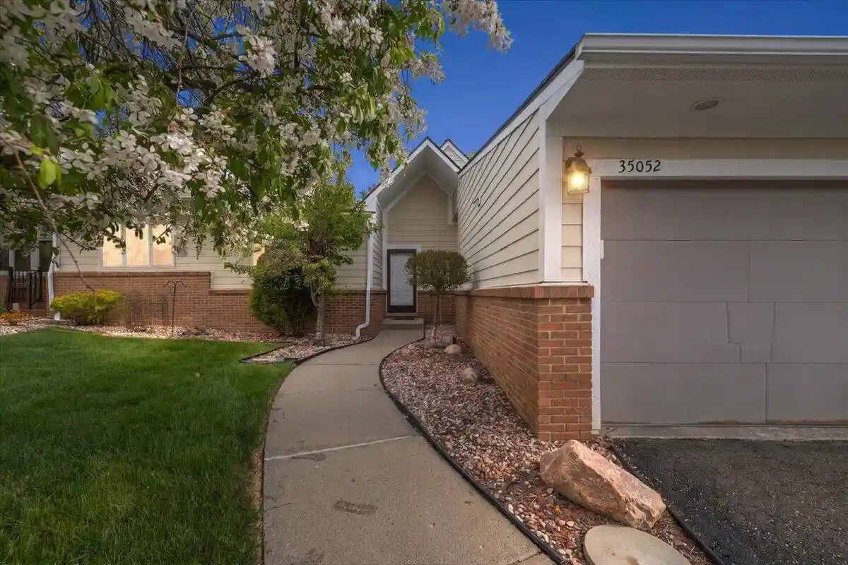 Listing Photo 1 - Condo for sale in 35052 Mdw Ln located at 35052 Mdw Ln, Farmington Hills, MI 48335 - Unit 35052 Meadow Ln
