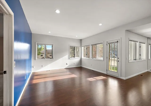 Listing Photo 5 - Condo for sale in building located at 35052 Mdw Ln, Farmington Hills, MI 48335