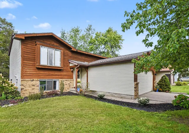 Photo 3 of Single family home for sale at 5083 Pillar Crk Ave Se, Grand Rapids, MI 49508 | MLS# 65026047647 | Listing updated on 2026-09-14