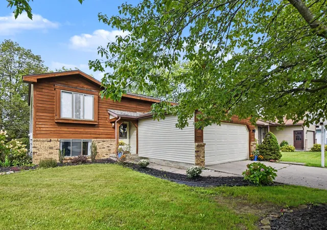 Photo 3 of Single family home for sale at 5083 Pillar Crk Ave SE, Grand Rapids, MI 49508 | MLS# 65026047647 | Listing updated on 2026-09-14