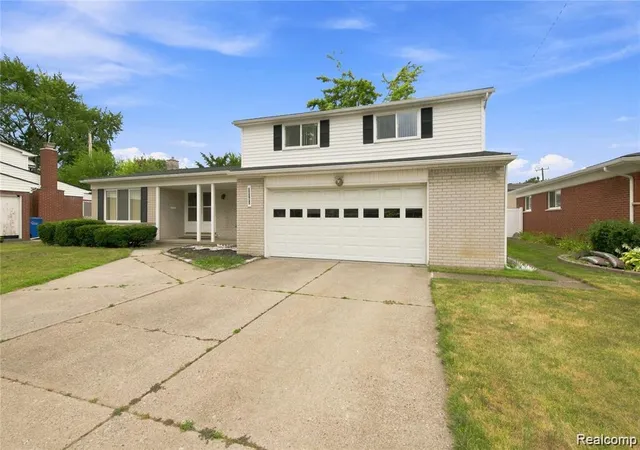 Photo 3 of Single family home for sale at 30151 Barbary Ct, Warren, MI 48093 | MLS# 20261072270 | Listing updated on 2026-09-12