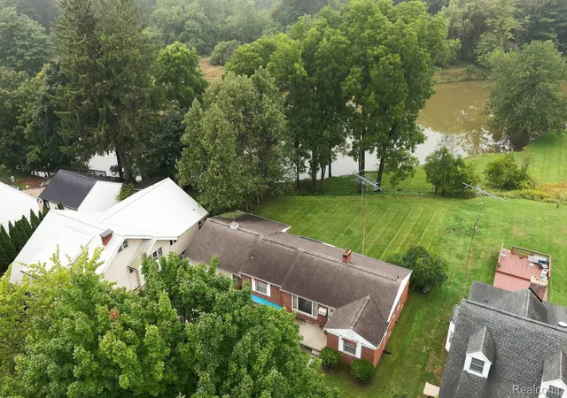 Photo 4 of Single family home for sale at 245 Anderson Ave, Croswell, MI 48422 | MLS# 20261072273 | Listing updated on 2026-09-10