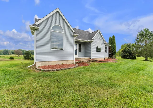Photo 2 of Single family home for sale at 2855 Hayes Rd, Chelsea, MI 48118 | MLS# 81026047651 | Listing updated on 2026-09-11