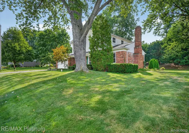 Photo 2 of Single family home for sale at 8719 Sandy Crst Dr, White Lake, MI 48386 | MLS# 20261072286 | Listing updated on 2026-09-12