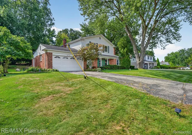 Photo 3 of Single family home for sale at 8719 Sandy Crst Dr, White Lake, MI 48386 | MLS# 20261072286 | Listing updated on 2026-09-12