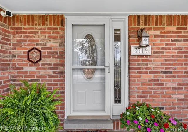 Photo 3 of Single family home for sale at 8719 Sandy Crst Dr, White Lake, MI 48386 | MLS# 20261072286 | Listing updated on 2026-09-12
