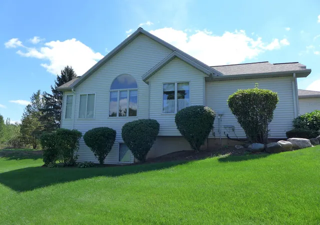 Listing Photo 2 - Condo for sale in building located at 859 Deerview Ln, Holland, MI 49423