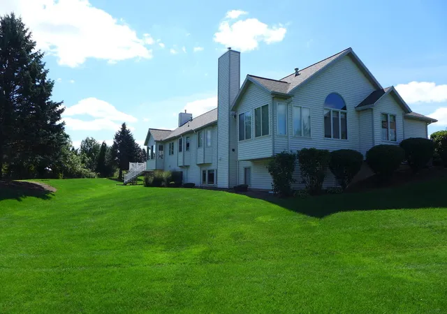 Listing Photo 3 - Condo for sale in building located at 859 Deerview Ln, Holland, MI 49423