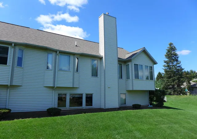 Listing Photo 4 - Condo for sale in building located at 859 Deerview Ln, Holland, MI 49423