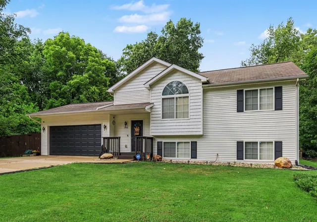 Photo 2 of Single family home for sale at 3996 Englewood St, Jackson, MI 49201 | MLS# 81026047658 | Listing updated on 2026-09-16