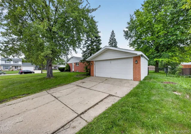 Photo 3 of Single family home for sale at 43843 Applewood Rd, Canton, MI 48188 | MLS# 20261072293 | Listing updated on 2026-10-15