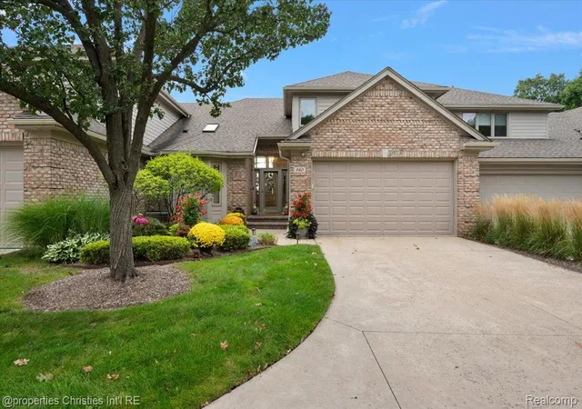 Condo for sale at 980 Sunset Dr, Waterford, MI 48328 | MLS# 20261072296