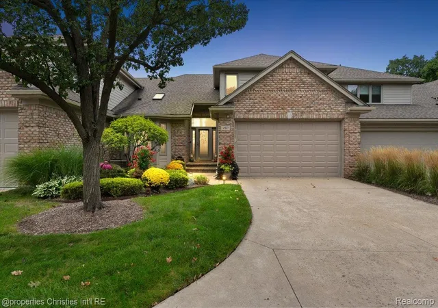 Photo 2 of Condo for sale at 980 Sunset Dr, Waterford, MI 48328 | MLS# 20261072296 | Listing updated on 2026-10-18
