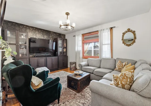 Photo 4 of Single family home for sale at 325 Grand Ave NE, Grand Rapids, MI 49503 | MLS# 65026047661 | Listing updated on 2026-09-14