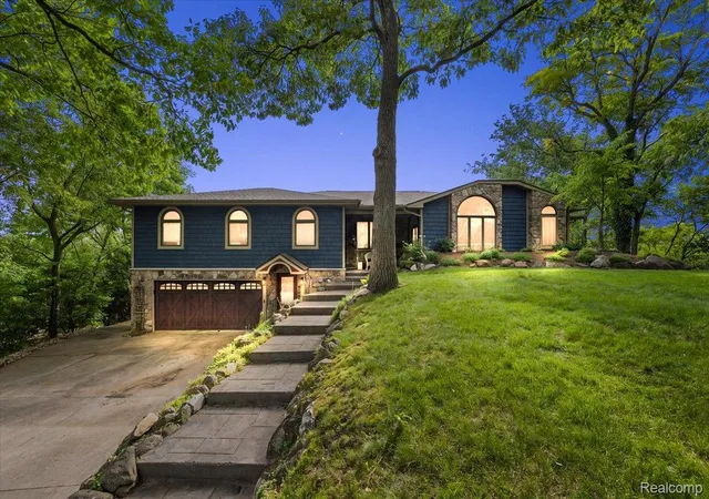 Photo 2 of Single family home for sale at 7291 Parkwood Dr, Fenton, MI 48430 | MLS# 20261072302 | Listing updated on 2026-09-10