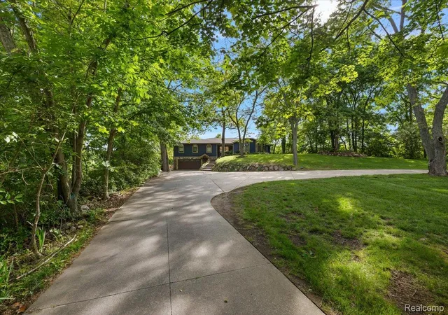 Photo 3 of Single family home for sale at 7291 Parkwood Dr, Fenton, MI 48430 | MLS# 20261072302 | Listing updated on 2026-09-10