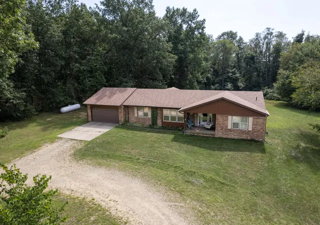 Photo 2 of Single family home for sale at 32925 Us 12, Niles, MI 49120 | MLS# 69026047662 | Listing updated on 2026-09-09
