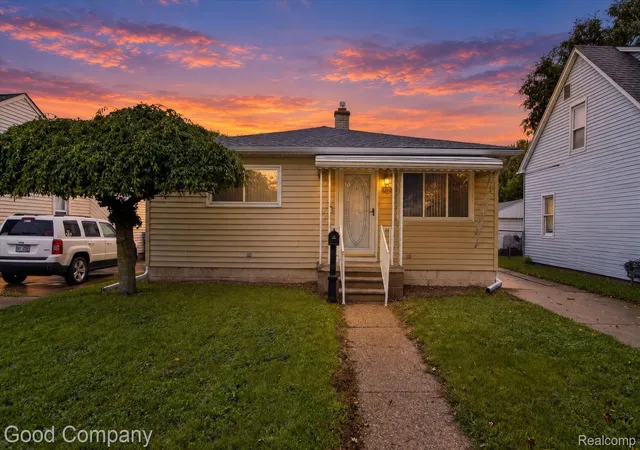 Photo 1 of Single family home for sale at 4176 Kingston St, Dearborn Heights, MI 48125 | MLS# 20261072311 | Listing updated on 2026-10-17