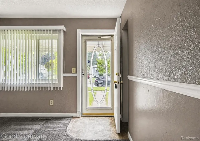 Photo 3 of Single family home for sale at 4176 Kingston St, Dearborn Heights, MI 48125 | MLS# 20261072311 | Listing updated on 2026-10-17